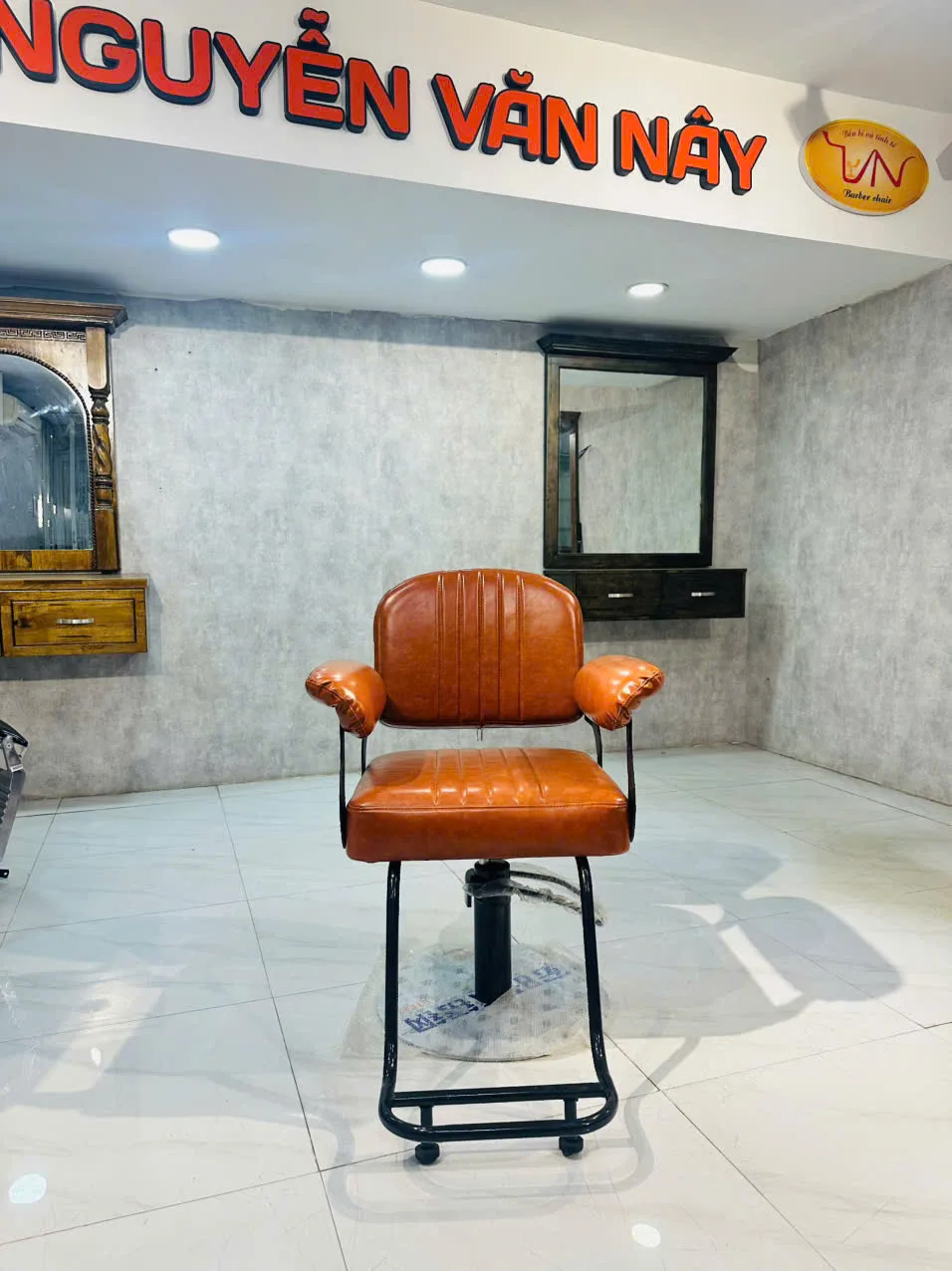 Ghế Barber Footrest Chuyên Nghiệp - Handcrafted Vietnamese Pottery